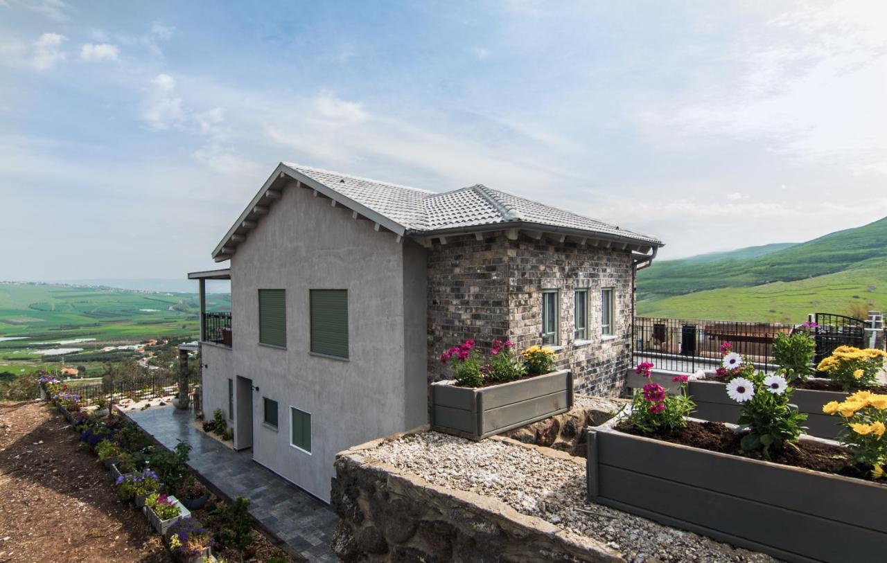 Terra Nova: Lakeside Villa with Private Pool, Jacuzzi and Sauna Yavne'el Exterior photo